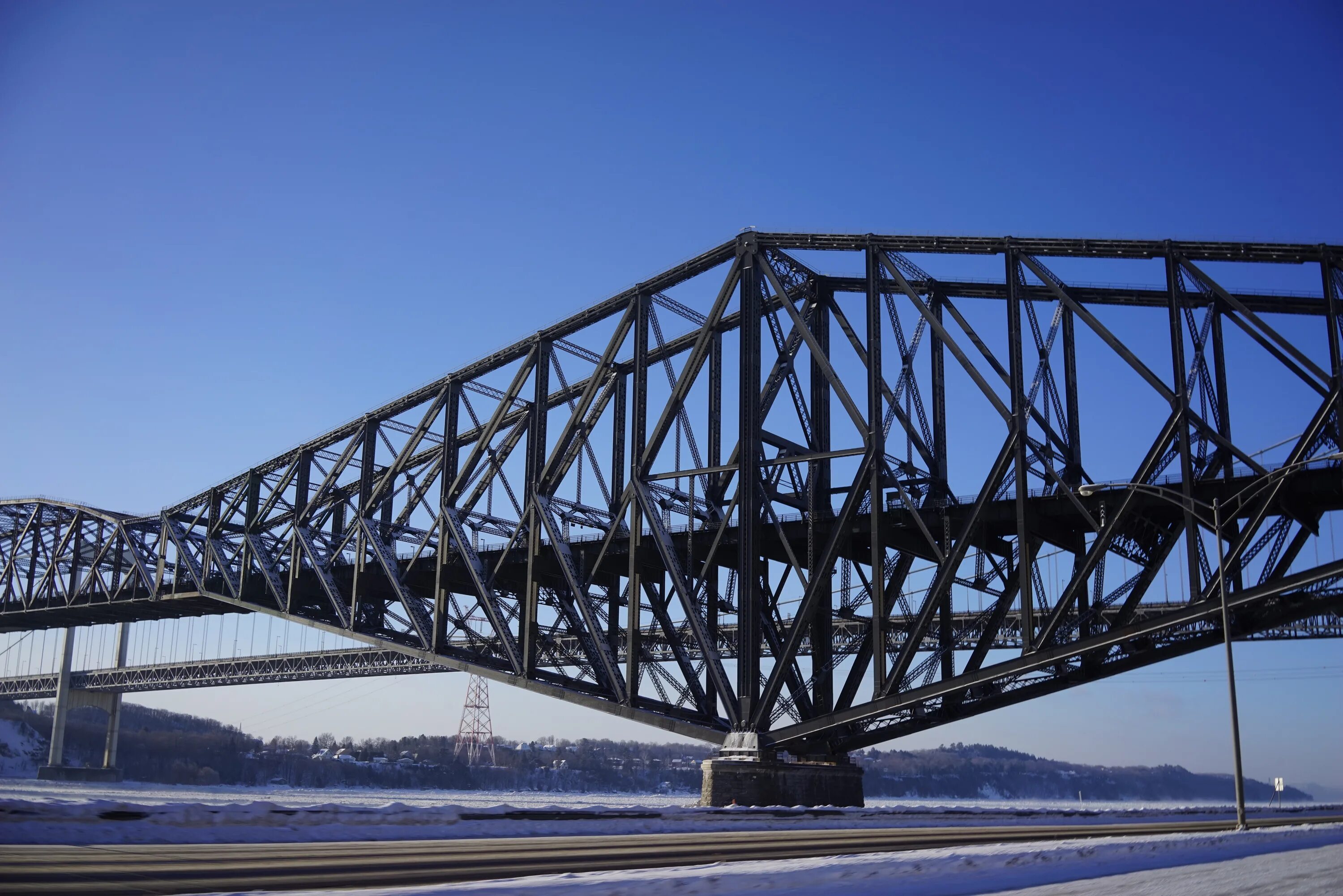 Пролет лед. Балочный ЖД мост. Балочно консольные мосты. Мост хёгакустенбрун. Саутворкский мост.