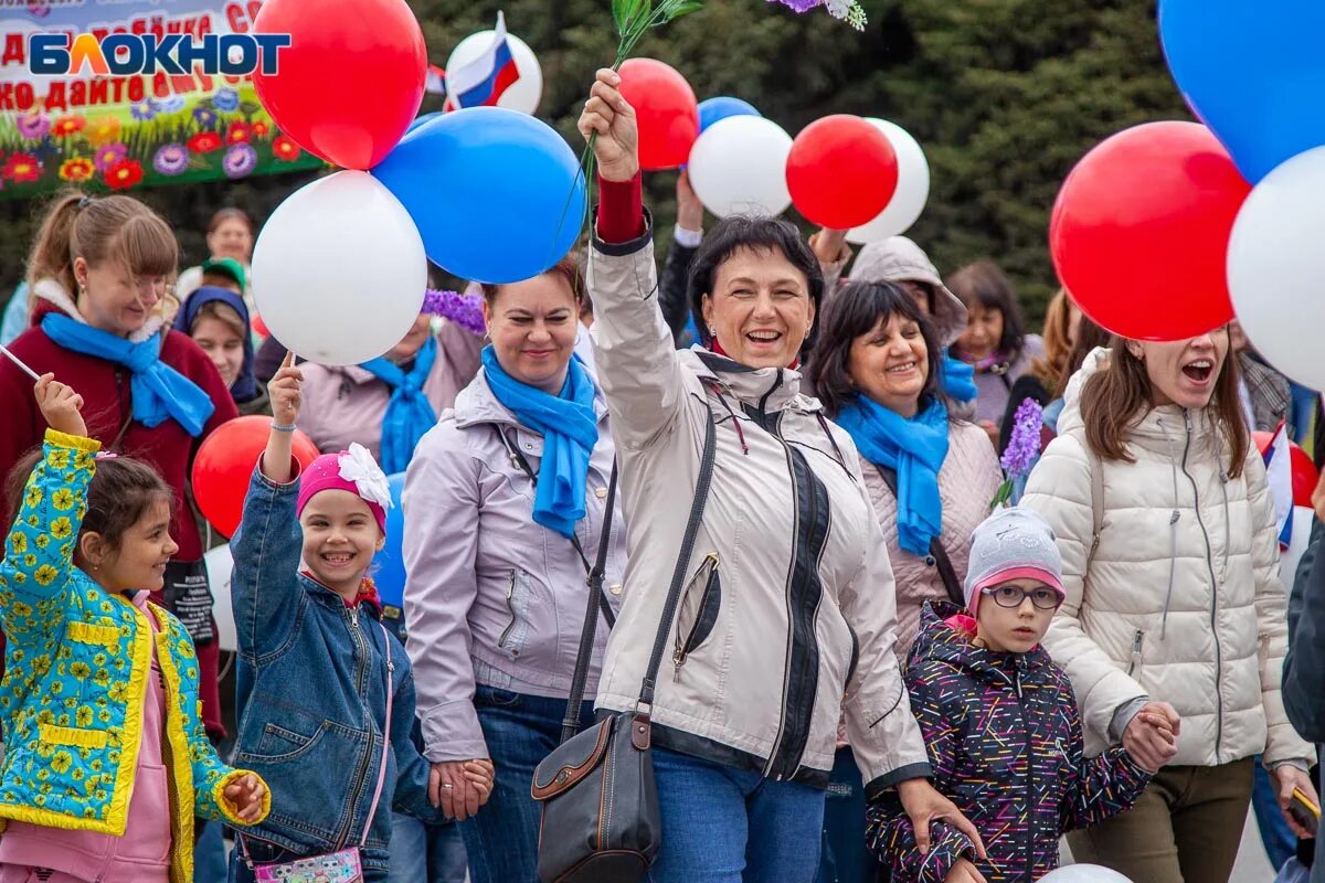 1 мая студенты. Первомайская демонстрация. Демонстрация 1 мая в Волжском. 1 Мая современные. Демонстрация 1 мая 2020 Рязань.