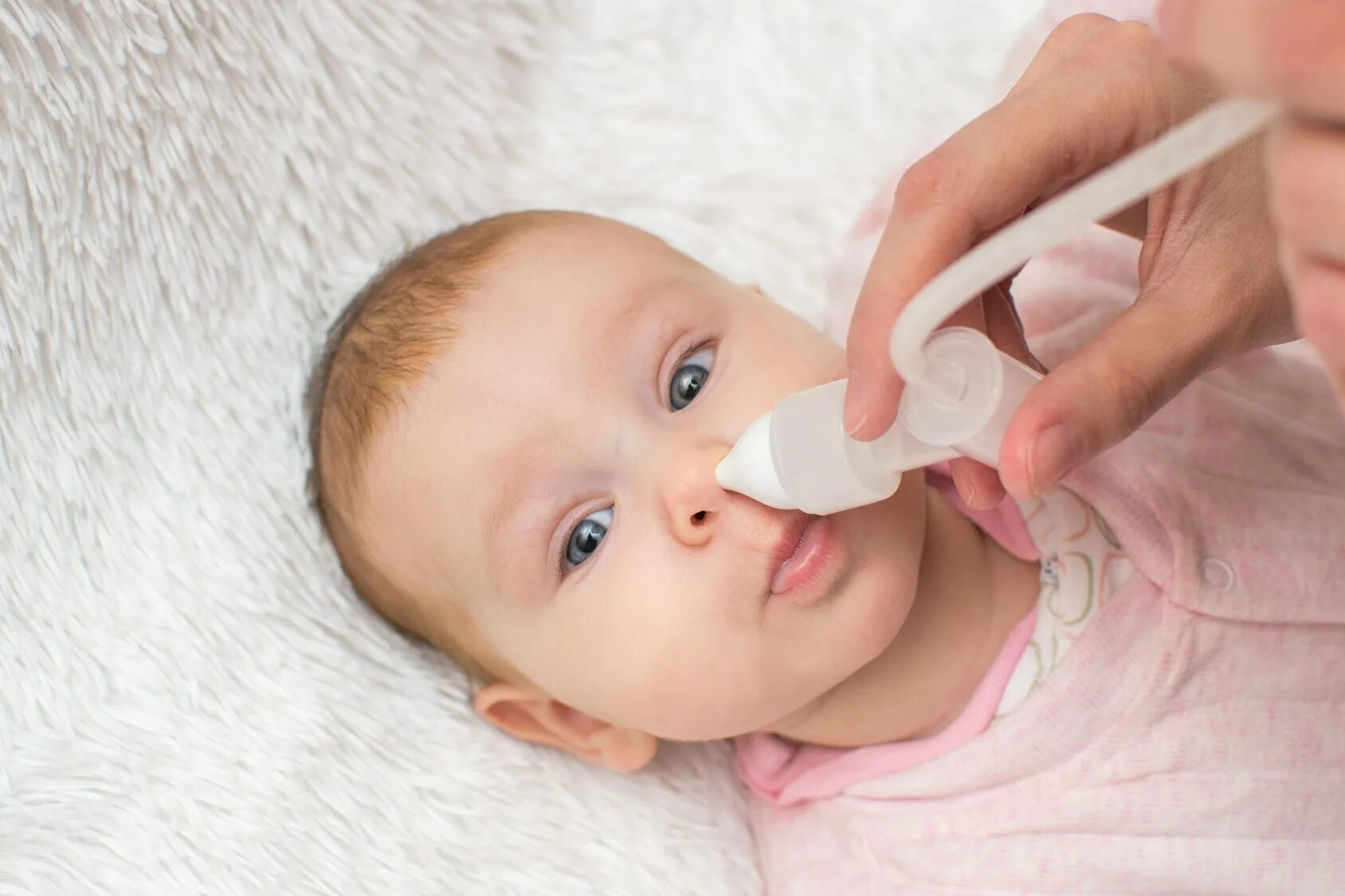 Заложен нос 1 год. Насморк у новорожденных. Чистка носа у новорожденных.