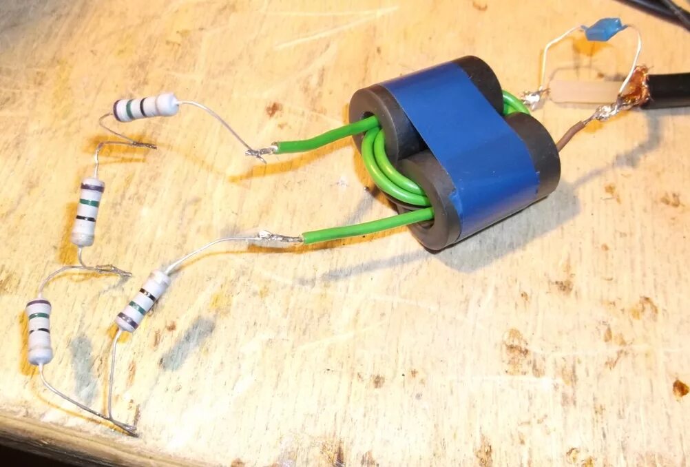 Трансформатор 1 2 4. Согласующий трансформатор для антенны 75 ом. Amidon t200-2 балун 1:1. Трансформатор балун 1 к 1. Симметрирующий трансформатор балун.