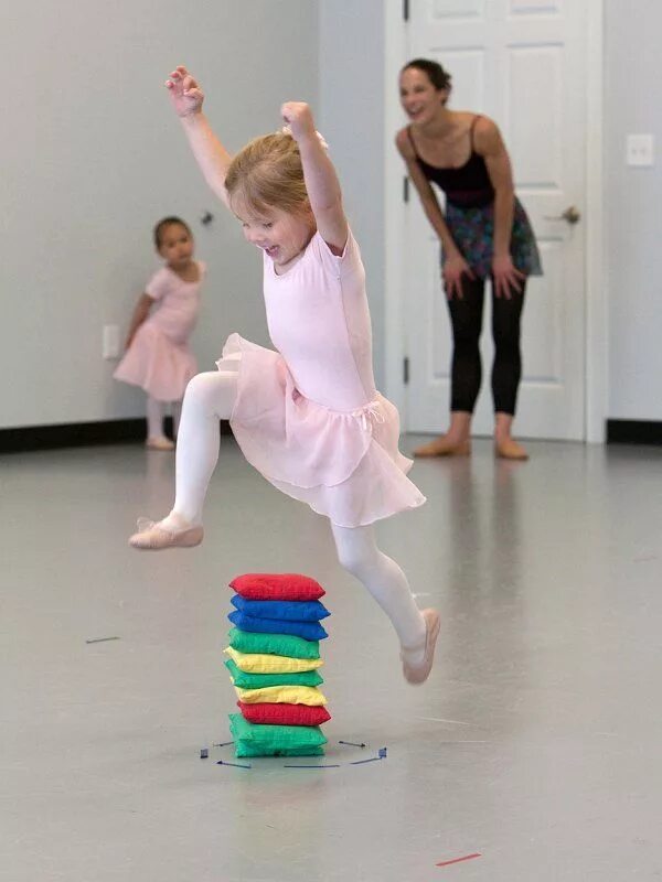 Где малыши танцуют. Хореография для детей. Детские танцы. Балет для малышей. Современные танцы для самых маленьких.