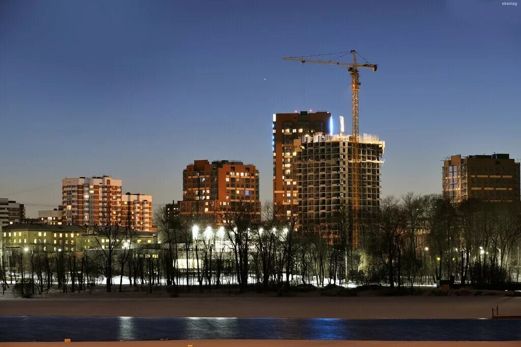 Жк ольховский парк. ЖК Ольховский парк Екатеринбург. Ольховский парк пруд. ЖК Ольховский парк Екатеринбург ночью. Веб камера Ольховский парк Екатеринбург.