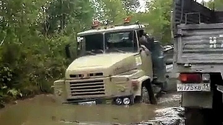 Краз 255 по бездорожью видео. Краз 255 на бездорожье. Краз 255 лесовоз. Краз 255 на бездорожье. Краз на бездорожье.