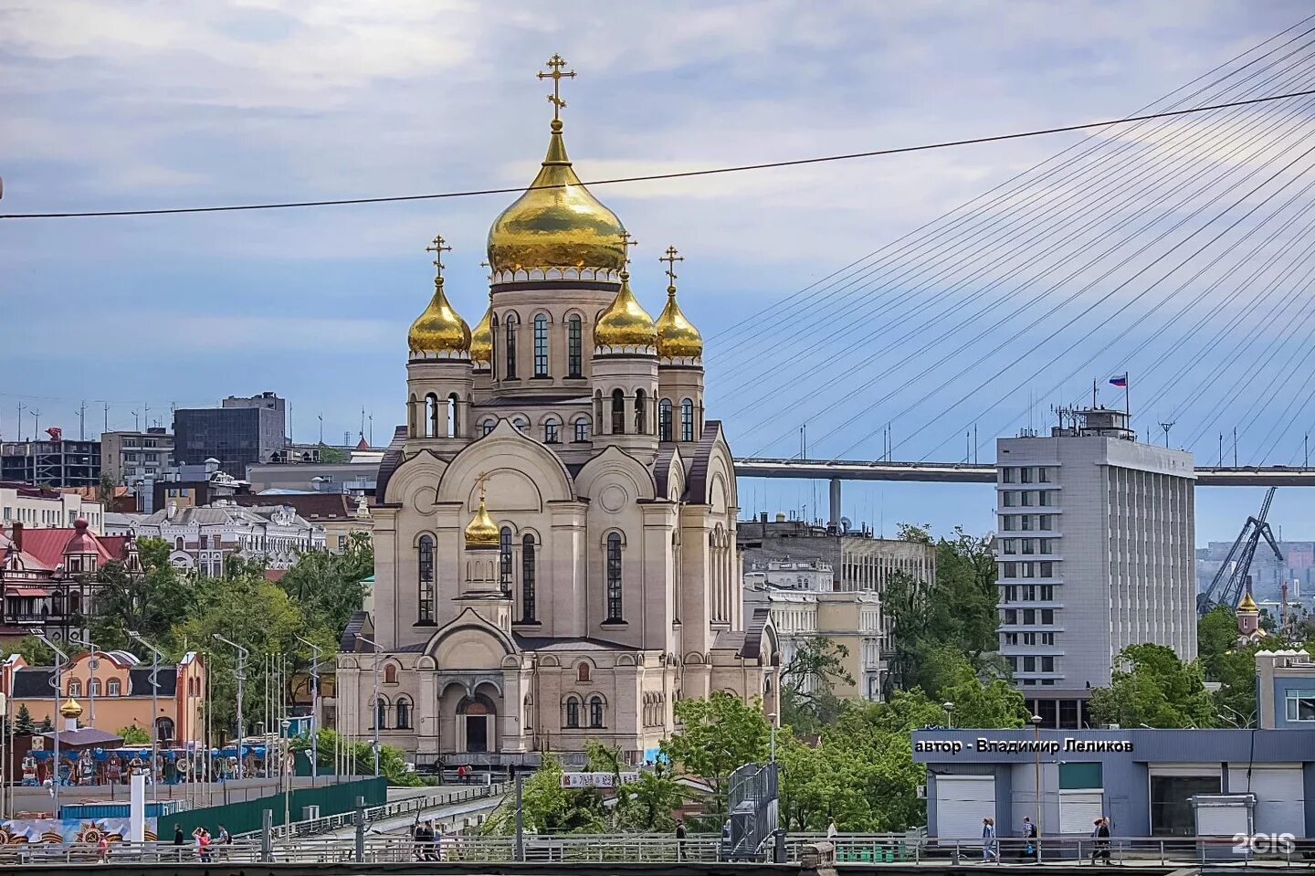 Спасо-Преображенский храм Владивосток. Владивосток храм на центральной площади.