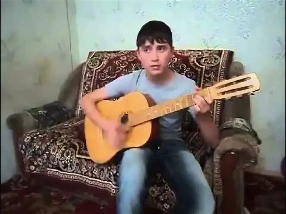 Под гитару про школу. Песни под гитару школьные. песня под гитару в школе.