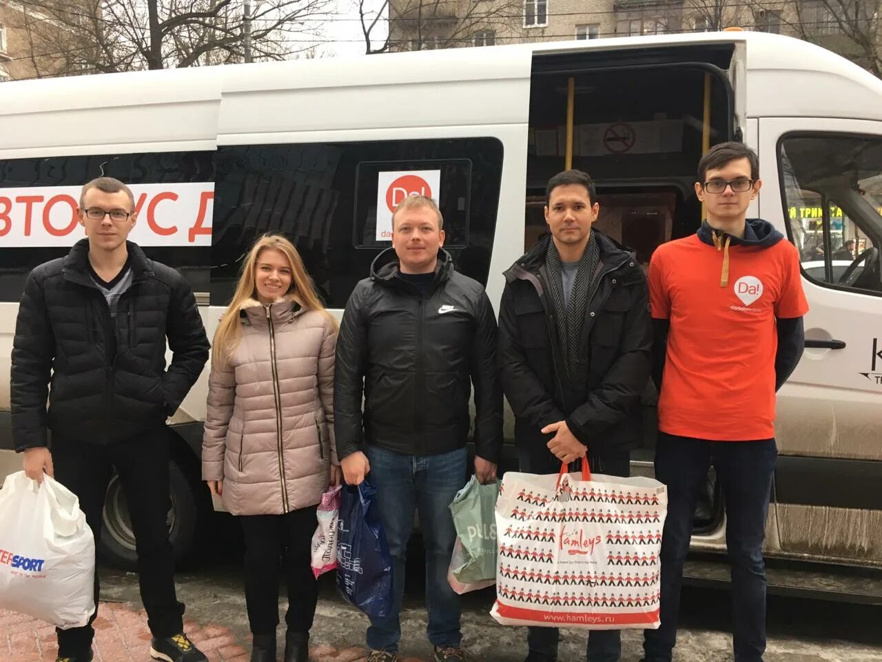 Автобус добрых дел. Добрый автобус Москва. Автобус добра фото. Хамлис Россия. Добрый автобус 2