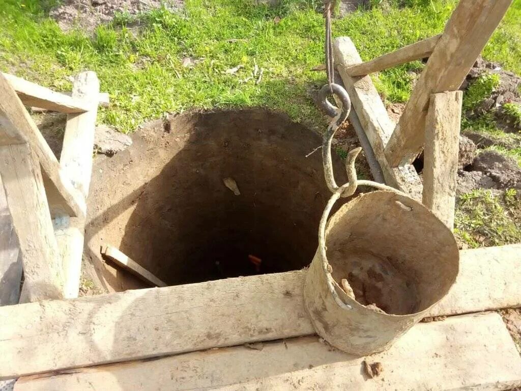 Вода колодцев копки. Копка колодцев. ведро для копки колодца. рытье колодцев. копаем колодцы.