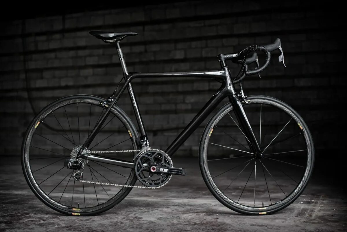 Alfa is. Велосипед взрослый мужской с тонкими колесами. Early Carbon Fiber Road Bikes. Velosipedlar.