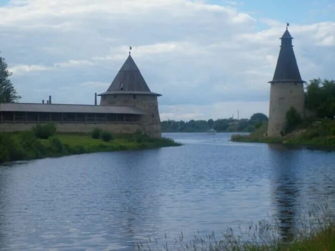 Прогулки по реке псков. Река желча псковская область. река псковица. река пскова.