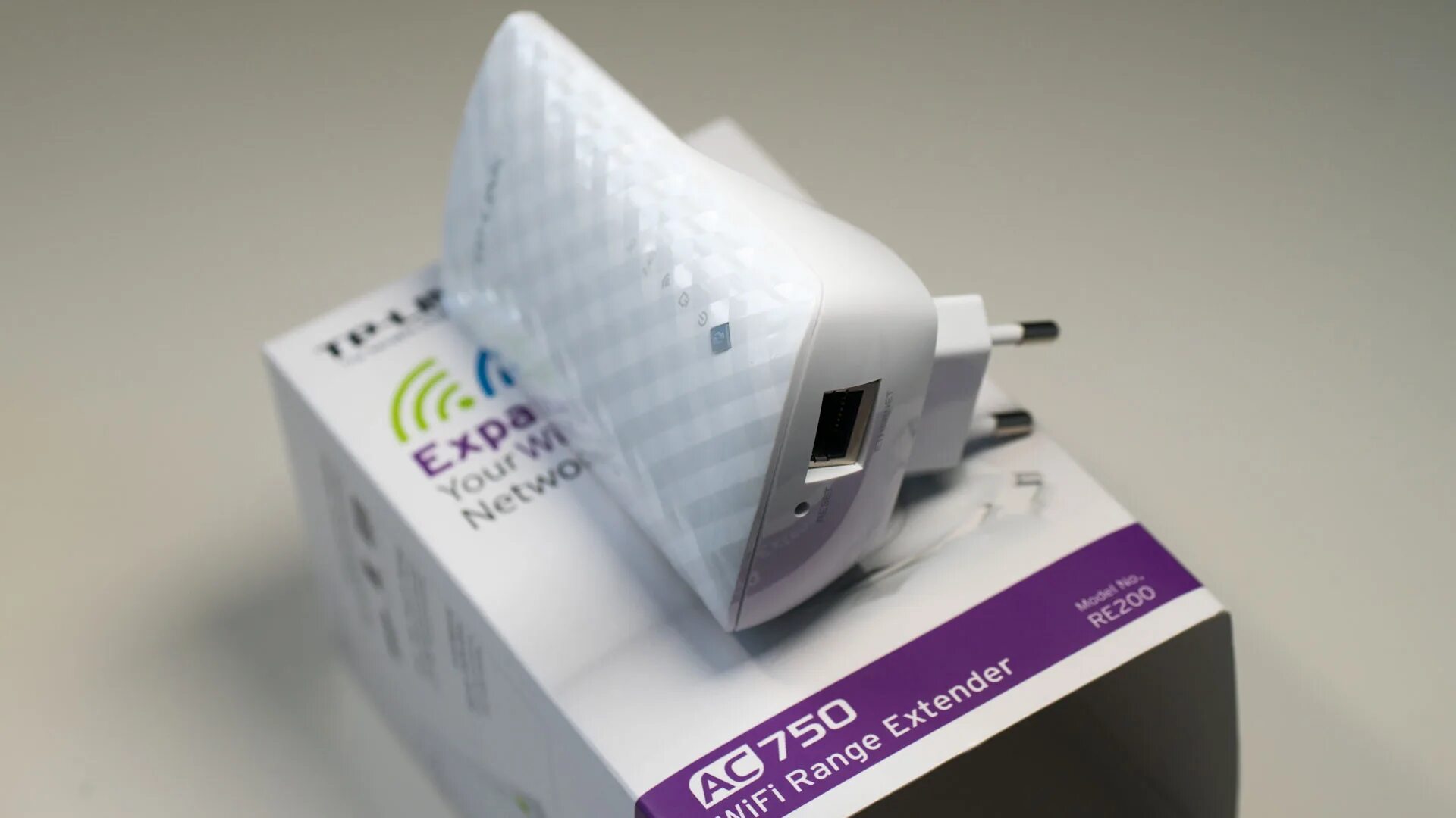 Tp link range extender. Wireless re tp-link re220 ac750 wireless range extender 750mbps. tp-link re220. ac750 tm wifi extender. tp link extender ac1750 цена.
