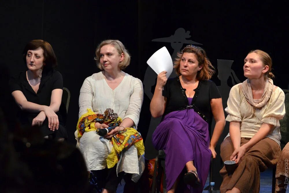 режиссура театра. женщина в театре. 8 женщин спектакль моссовета. работа в театре для женщин. женщина в театре.