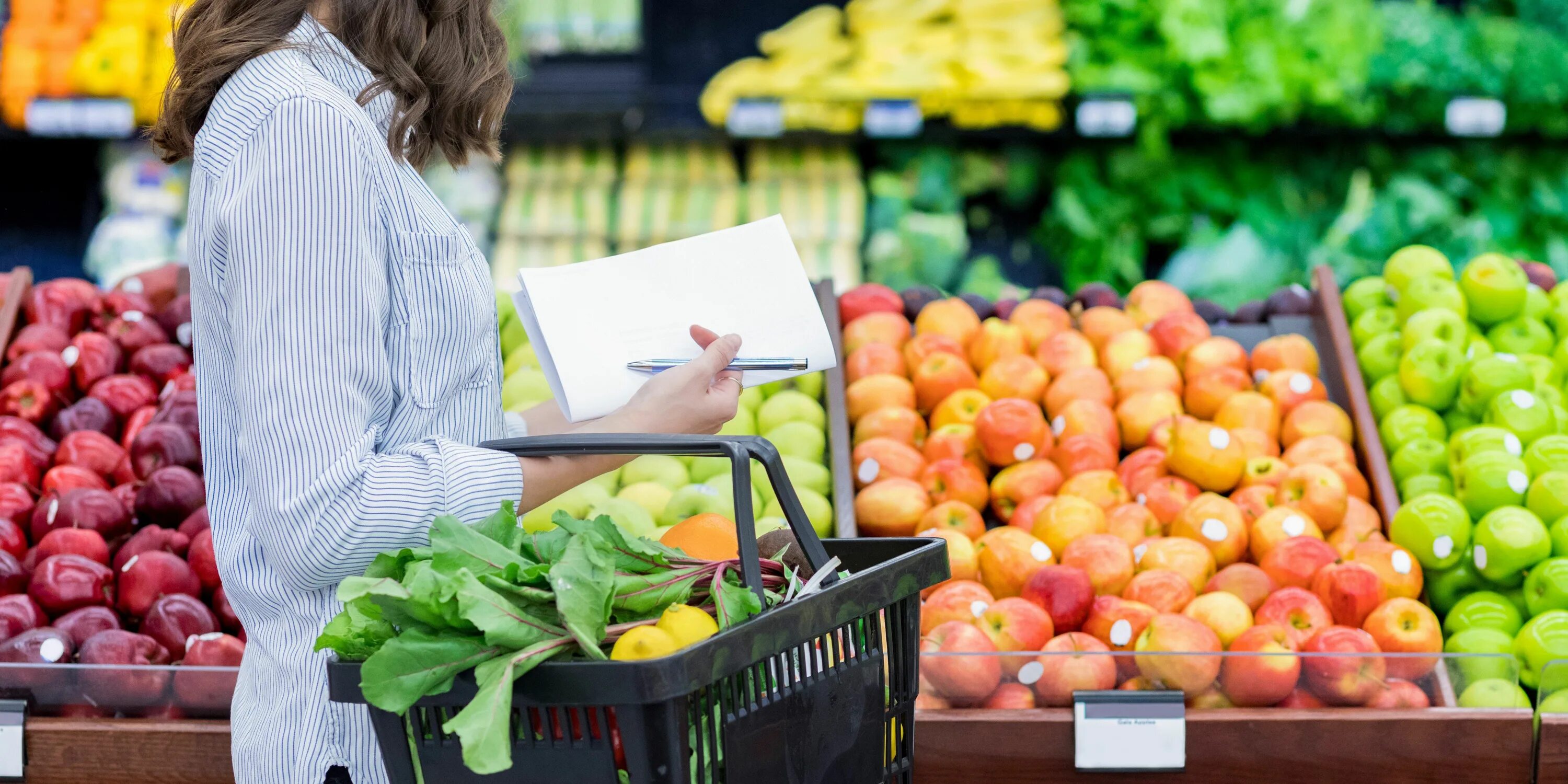Овощи на рынке. Выбор овощей. Выбор фруктов супермаркет. Овощи в продуктовом магазине. Продукты в супермаркете.