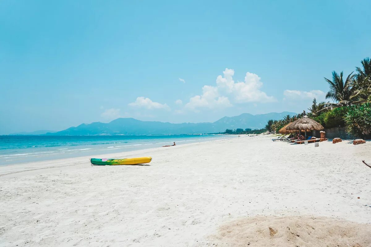 Где отдохнуть в марте 2024 на море. Мальдивы 2023. Куда поехать в марте 2023. Отдых. Ялта интурист крым пляж.