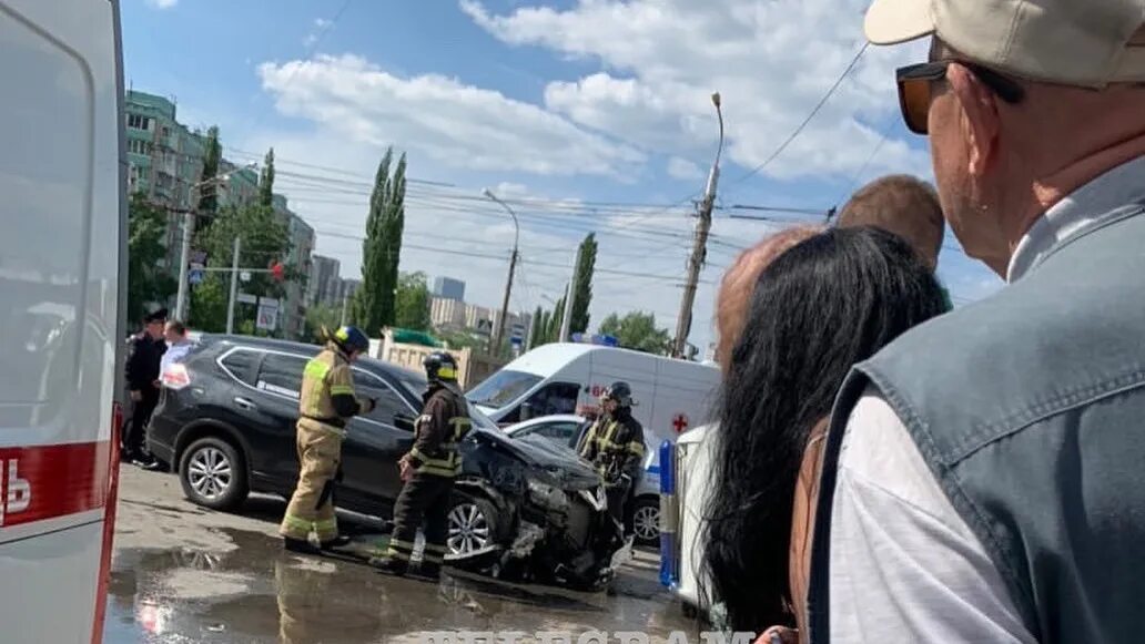 Авария в уфе вчера. Скорая перевернулась в Уфе. Авария в Уфе в Сипайлово вчера. Авария в Уфе за последние.