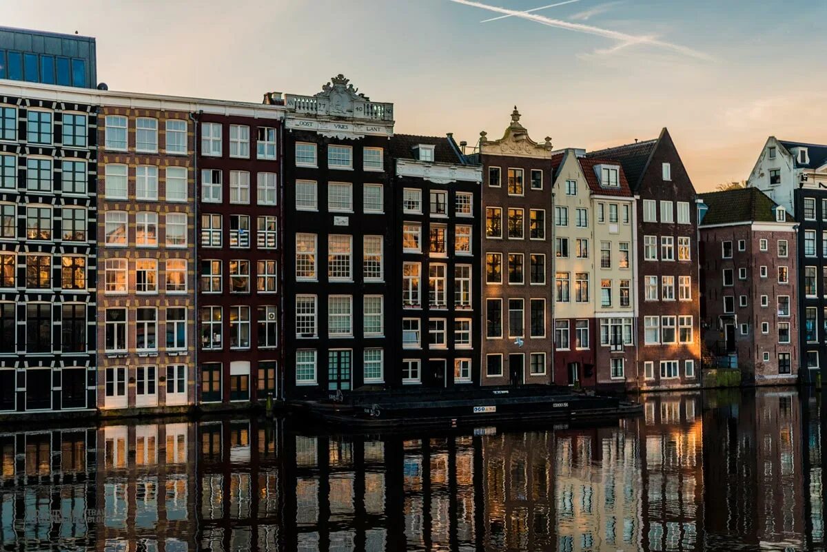 Голландская дом 3. Амстердам дома. Нидерланды Амстердам. Дом Корабелов Амстердам. Исторический центр Амстердама.