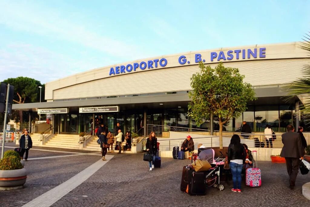 Рим чампино. Аэропорт чампино рим. Ciampino airport. Аэропорт чампино рим. Аэропорт чампино рим.