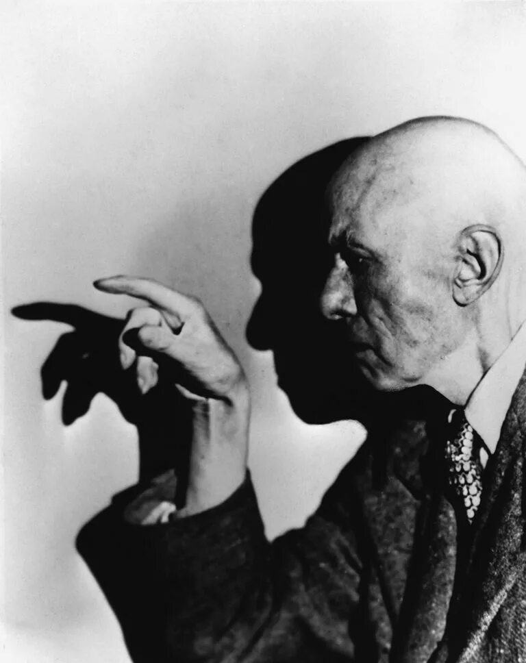 Алистер кроули. Век дракона алистер. Алистер биография. Алистер биография. Маклин алистер биография.