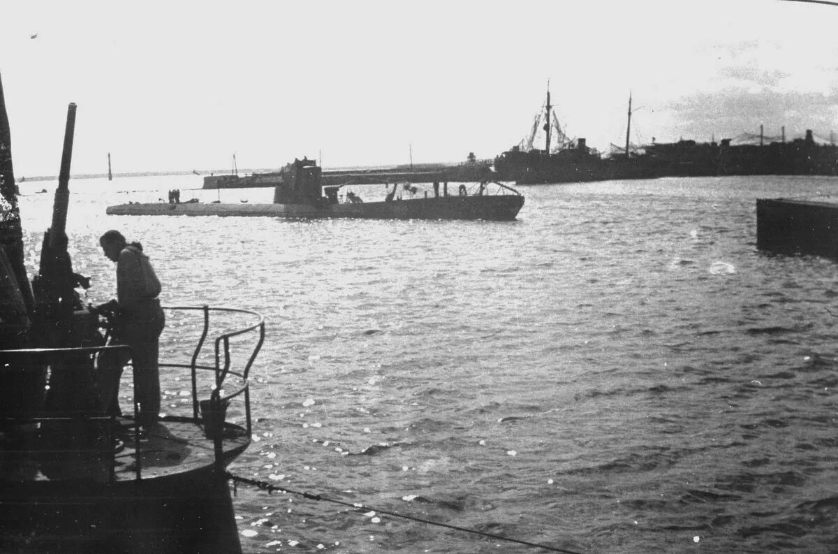 Кронштадт в годы великой отечественной. Балтийский флот в Кронштадте 1941. Кронштадт 1941 год. Балтийский флот Кронштадт. Порт Кронштадт 1941.