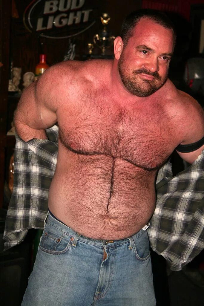 Дэдди беар. Голые пожилые мужики медведи. Волосатые бодибилдеры. Big bear man. Крупный волосатый мужчина.