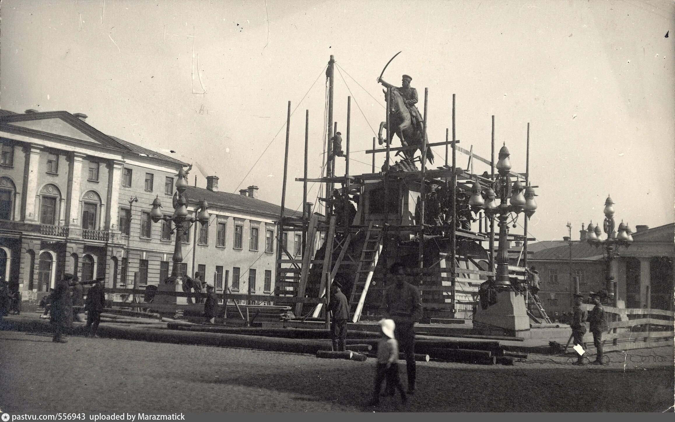 Памятник феликсу дзержинскому в москве. Памятник александру 3 в москве у храма. Памятники снесенные большевиками. Снесенные памятники в москве. Памятник генералу скобелеву в москве.