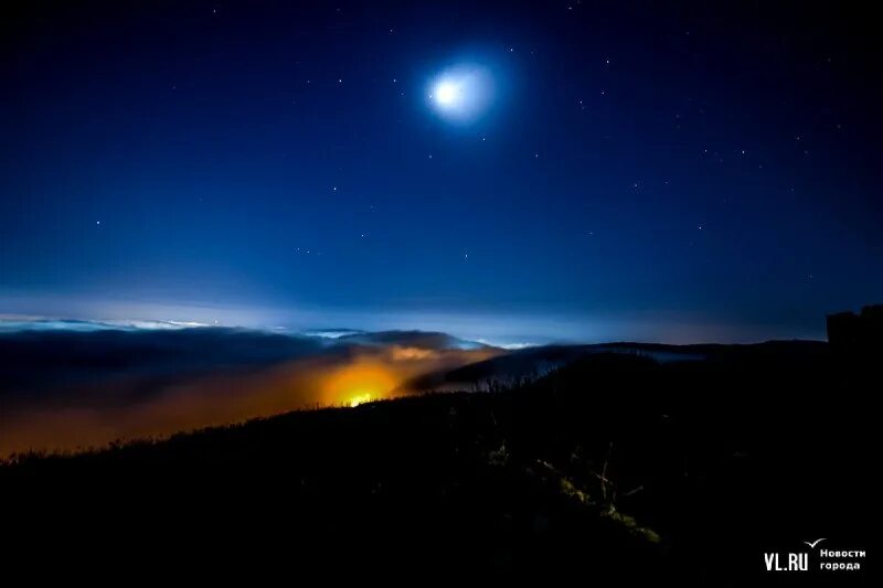 Лунная ночь. Черно белая романтика. Рэдиссон венеция. Страна луны. Белэкспо ночью с неба.