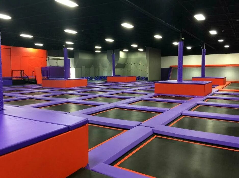 Trampoline Park USA. Батут парк неон. Батут парк неоновая подсветка. Залари батут парк. Access park