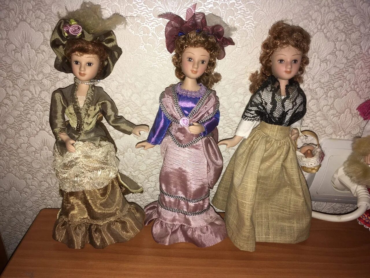Купить куклы эпох. Фарфоровые куклы коллекционные дамы эпохи. Коллекция фарфоровых кукол дамы эпохи.