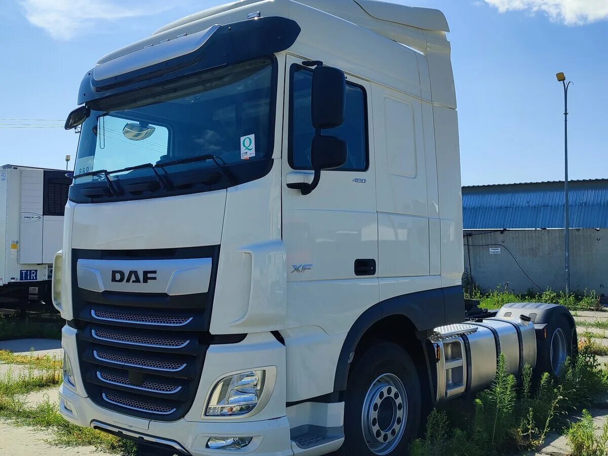Daf характеристика. Daf xf 105 белый. daf xf 105 2025. даф 2025 новый тягач. седельный тягач daf 105.