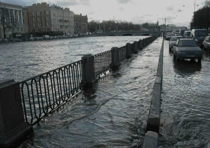 На реке неве на воде. Река Нева наводнение. Река Нева в Санкт-Петербурге наводнение. Нагонные наводнения в Санкт-Петербурге. Затопления Нева Санкт-Петербург.