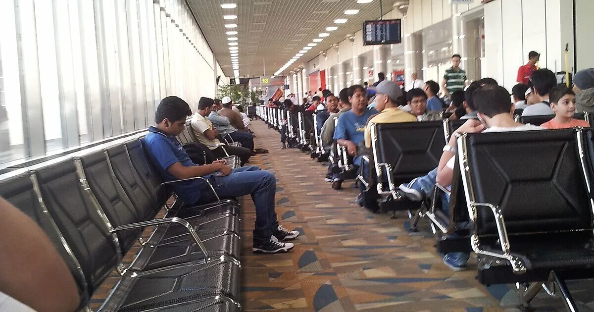 Бахрейн интернешнл аэропорт. Мухаррак бахрейн аэропорт. Транзит в бахрейне. Транзит в бахрейне. Бахрейн транзитная зона.