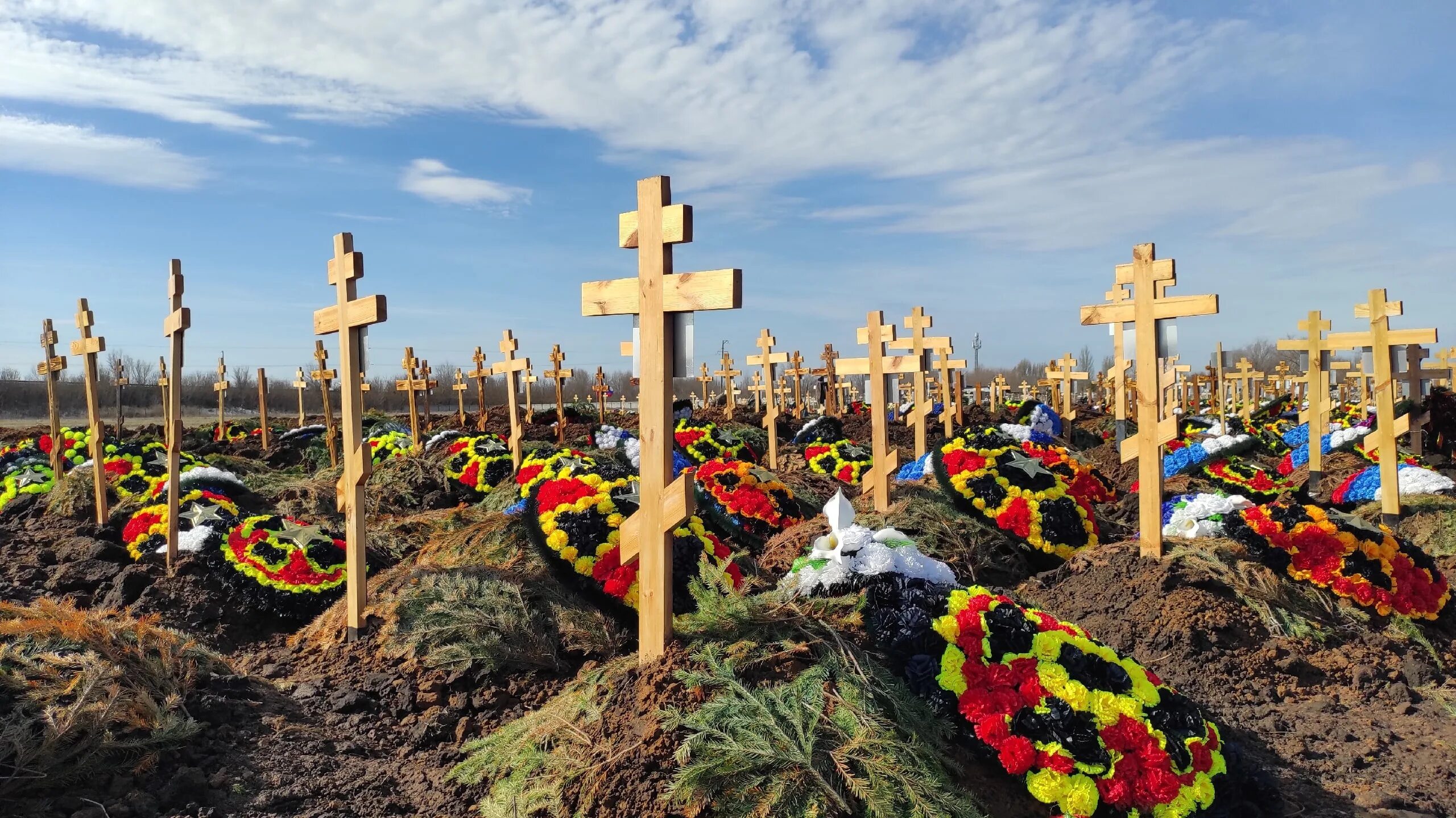 Могилы погибших вагнеровцев. Кладбище ЧВК Вагнер Самара Николаевка. Могила Вагнера.