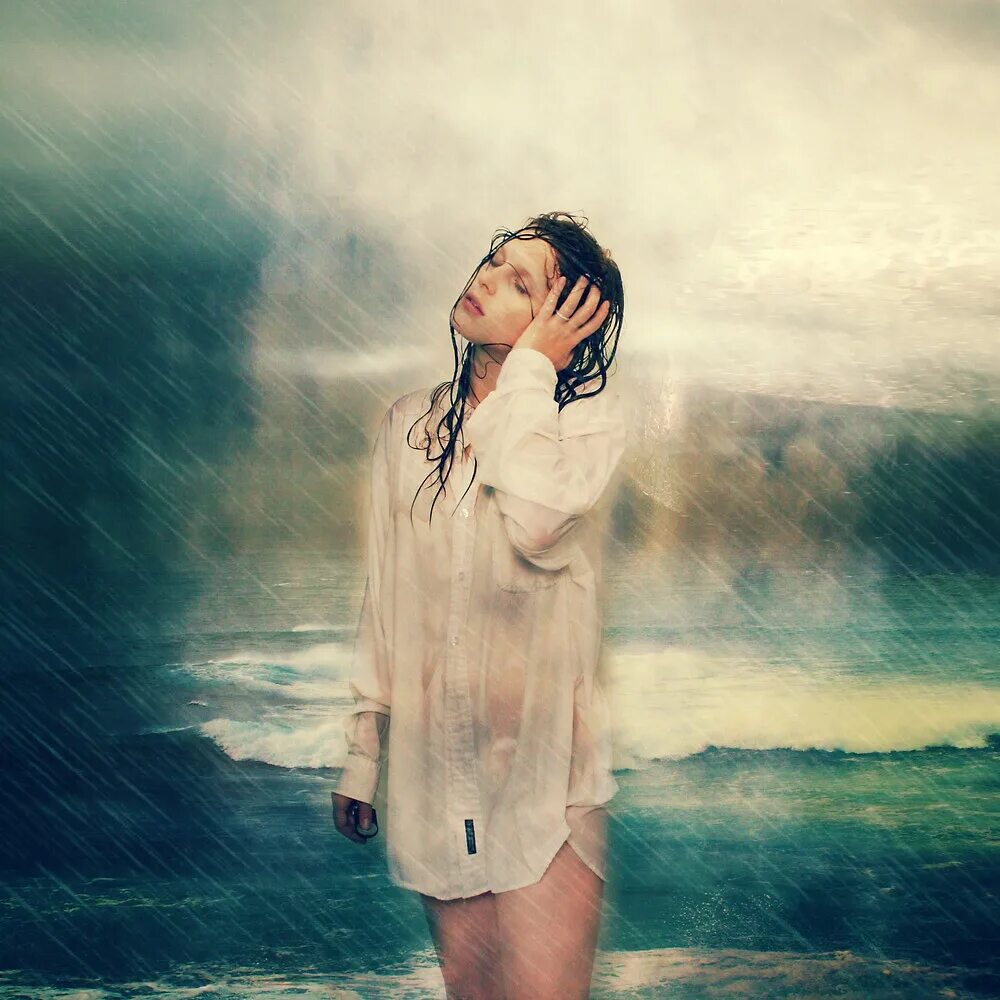 Elle rain. Lady in Rain.