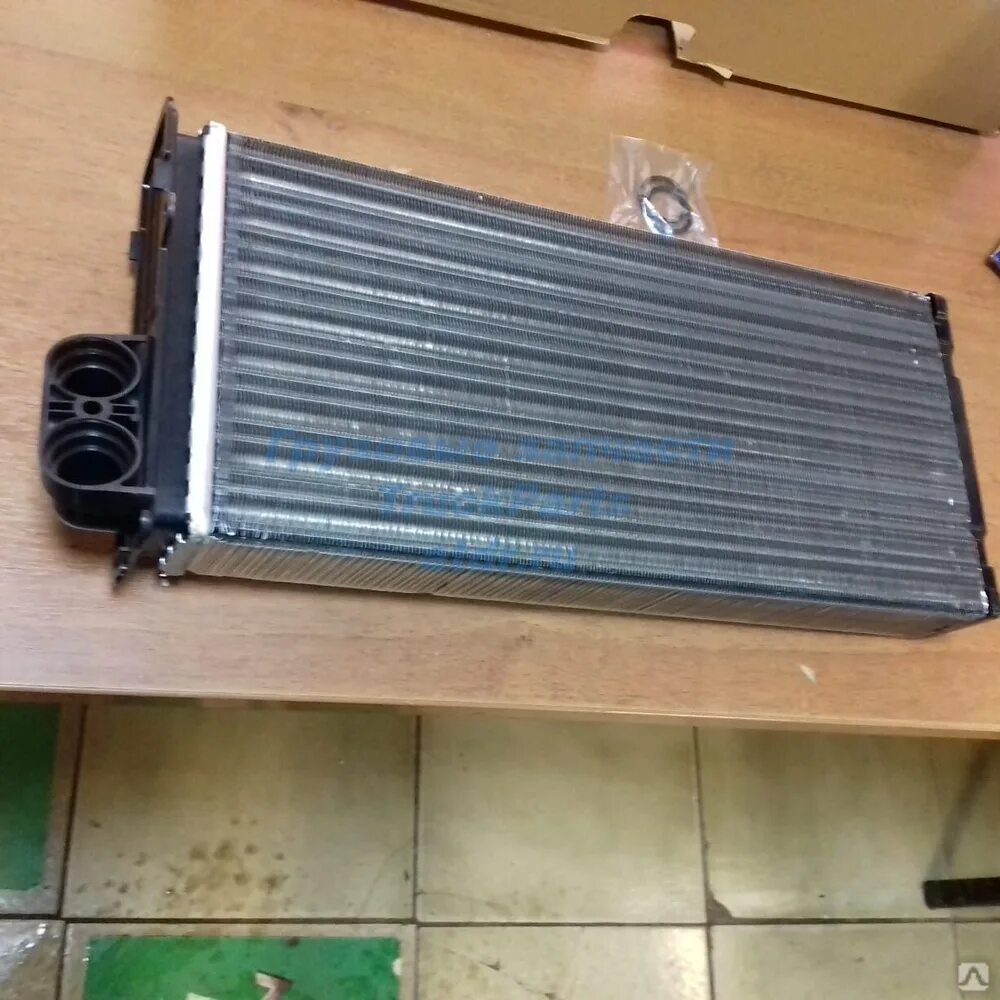 Радиатор печки рено логан. 2 радиатор печки. Радиатор печки рено меган 2 2009. Радиатор отопителя рено логан 1. 4.