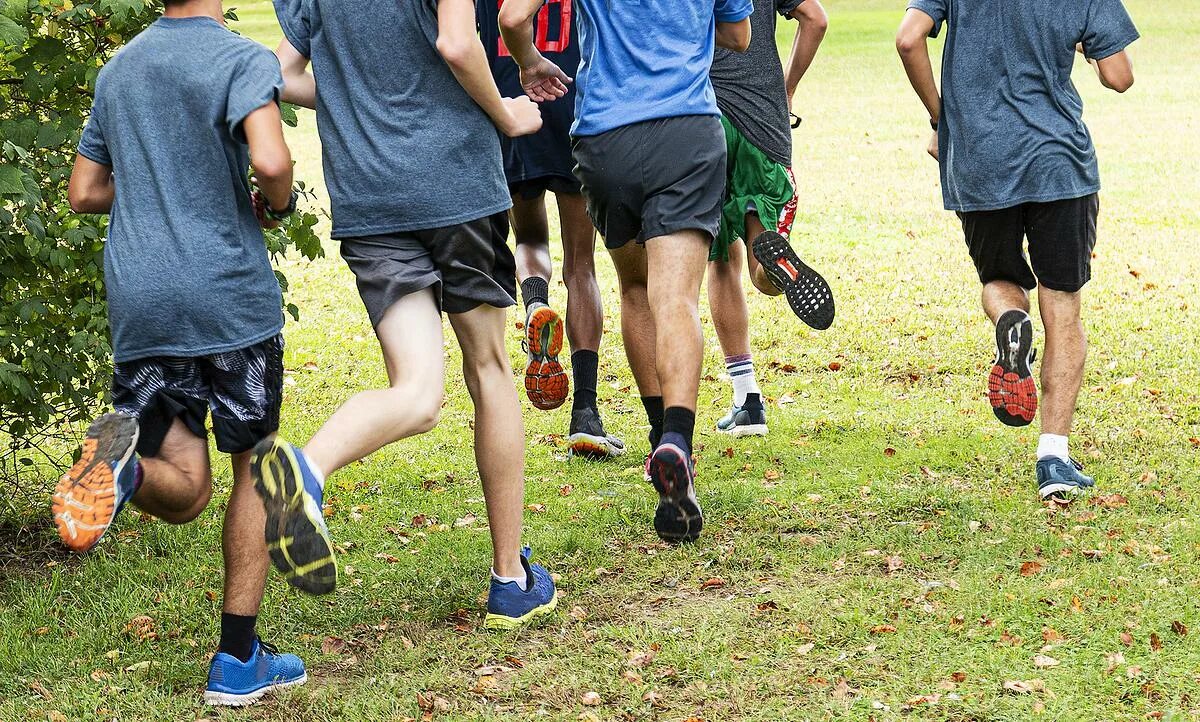 School boy run коды. School boy run коды. Мальчик идет. Картинка дети выбегают из школы. School boy run коды.