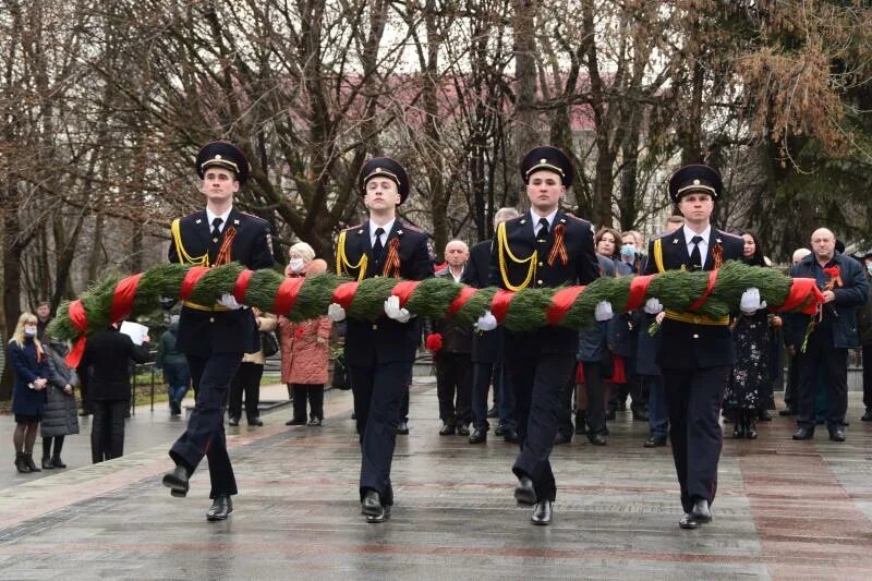 День освобождения симферополя от немецко фашистских захватчиков. День освобождения Симферополя. Освобождение Симферополя от немецко-фашистских. Симферополь освобожден от немецко-фашистских захватчиков. 13 Апреля день освобождения Симферополя.