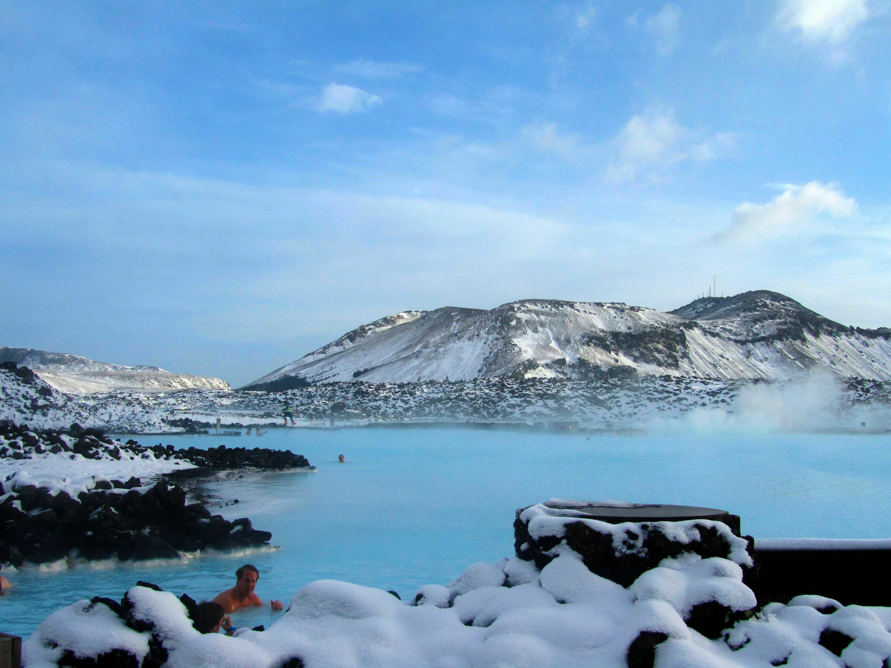 Голубая лагуна 4. Голубая Лагуна Исландия. Исландия озеро голубая Лагуна. Голубая Лагуна в Исландии зимой. Голубое озеро Рейкьявик.