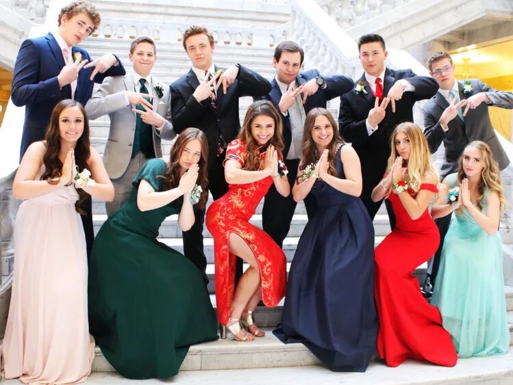 Выпускной 9 класс. Праздник выпускной песня. Выпускной. Выпускной вечер в школе. Выпускной бал.