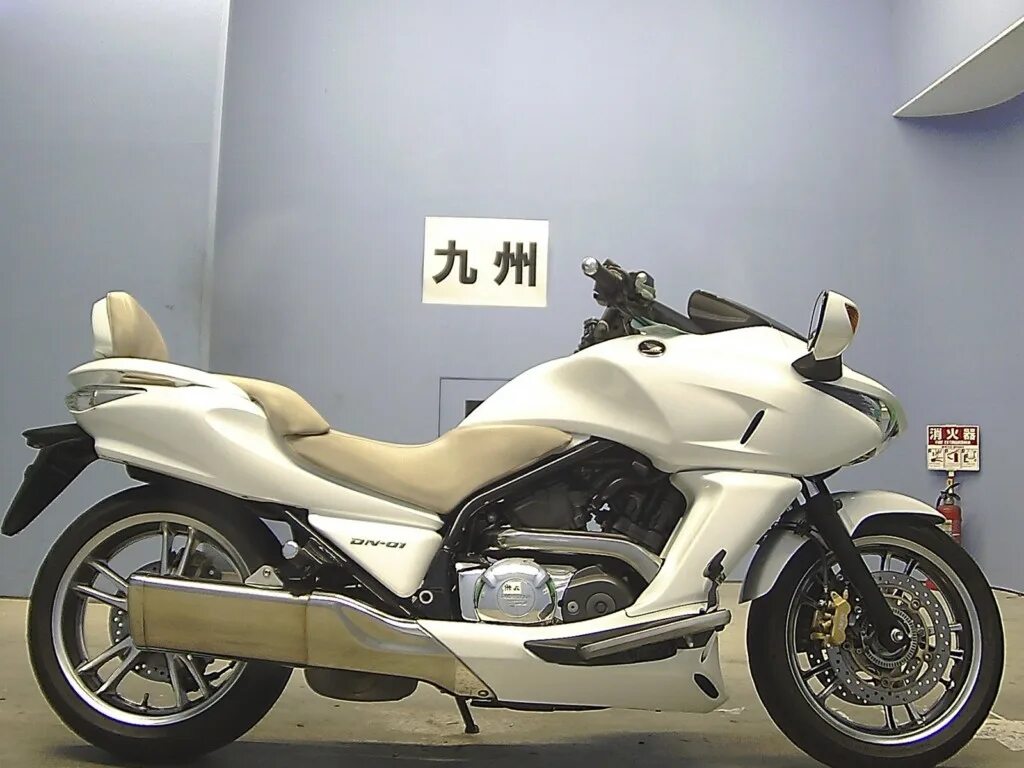 Honda dn. Honda DN-01. Honda dn1 мотоцикл. Мотоцикл Хонда DN-01. DN 1 Honda dn1 мотоцикл.