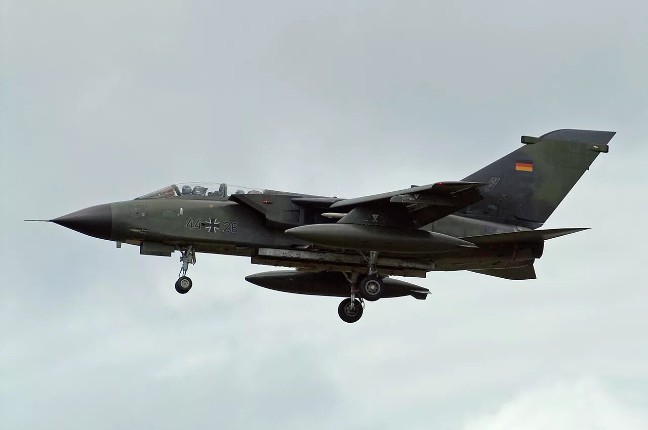Panavia tornado luftwaffe ids. Pa-200 tornado. Tornado 43+25 ids. Tornado ids wtd 61. T5 0079 самолет.