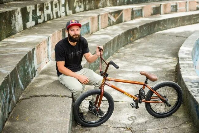 Animal bikes. Кори Мартинез бмх. Corey Martinez BMX борода. United Corey Martinez. United BMX Corey.