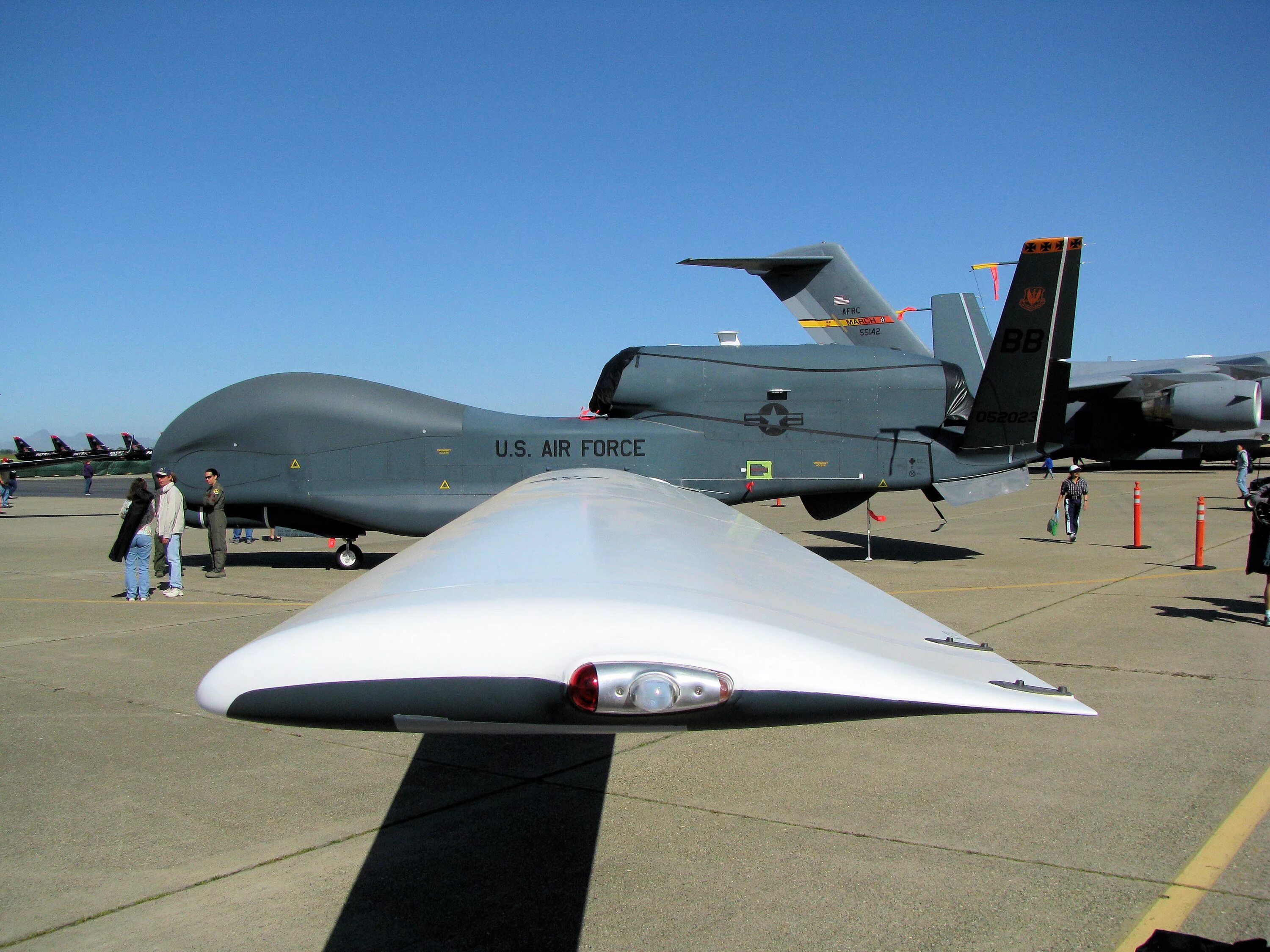 Глобал хок. RQ-4b Global Hawk. RQ 4b беспилотник. Grumman RQ-4b Global Hawk. Беспилотник RQ-4b Global Hawk.