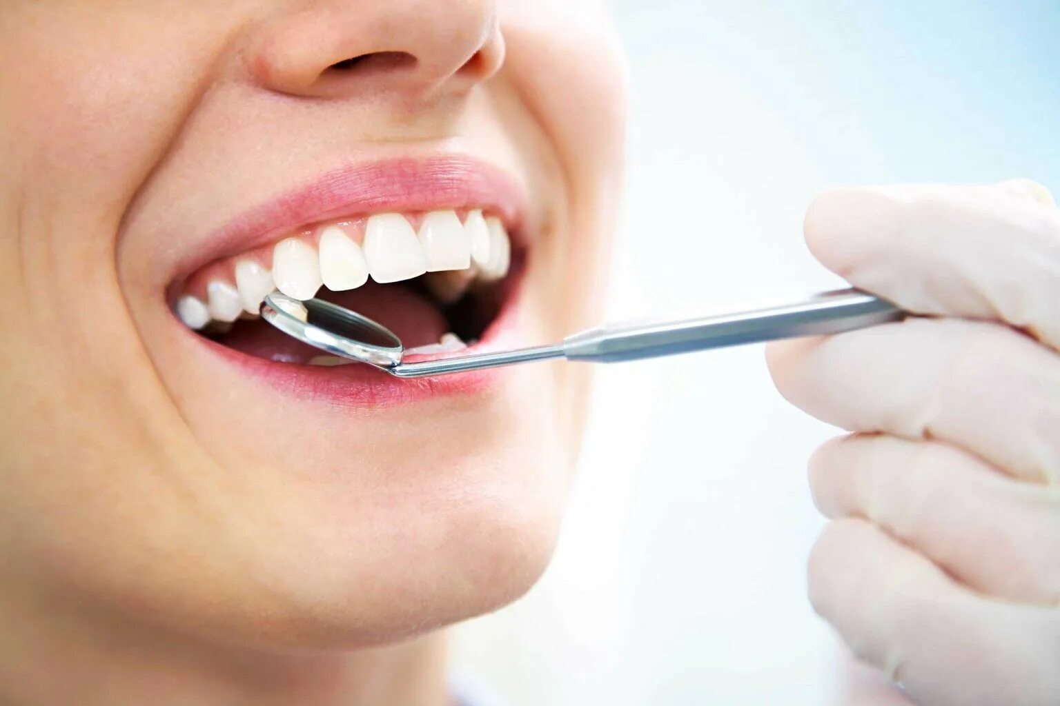 Стоматолог выходные. Красивые зубы стоматология. Крепкие зубы. Улыбка стоматология. Терапевтическая стоматология.