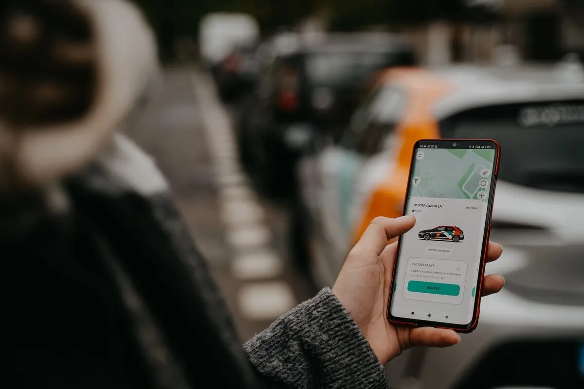 Делимобиль мерседес. Каршеринг делимобиль москва. Hyundai solaris делимобиль. Делимобиль бмв 320. Франшиза каршеринга.