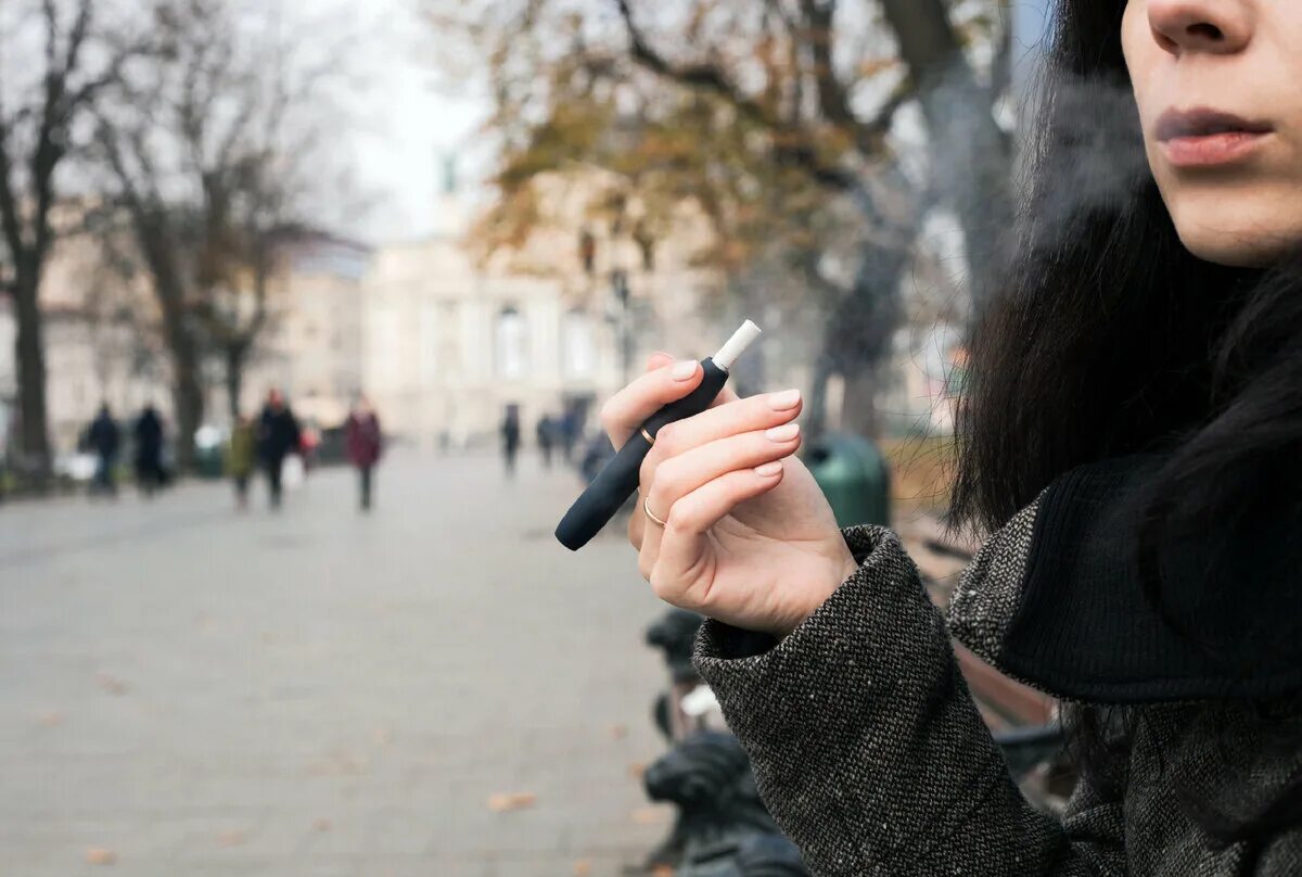 Что курило девочка