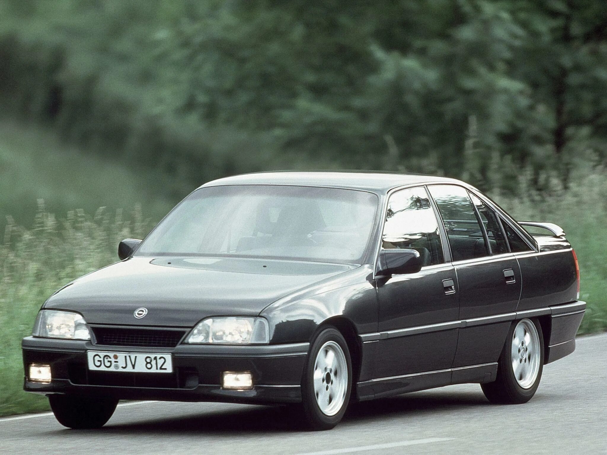 Купить опель омега рестайлинг. Opel Omega 3000. Opel Omega 1987. Opel Omega 1987 седан. Опель Омега 1 поколение.