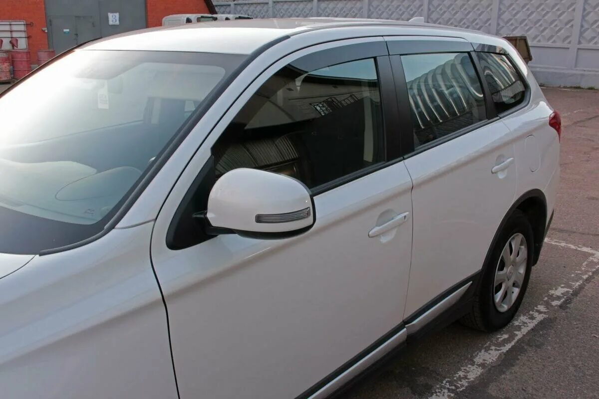 Дефлекторы. Ветровики ford focus 2. Хавал н2 дефлекторы на окна. Дефлекторы на киа соренто 2023. Дефлекторы на солярис 2011.