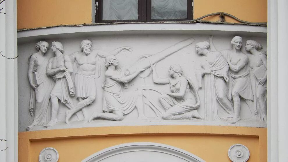 Барельеф здания. Маскарон адмиралтейство. Барельеф здания. Барельеф здания. Николо-урюпино мраморные барельефы.