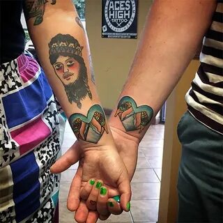 Тату high five
