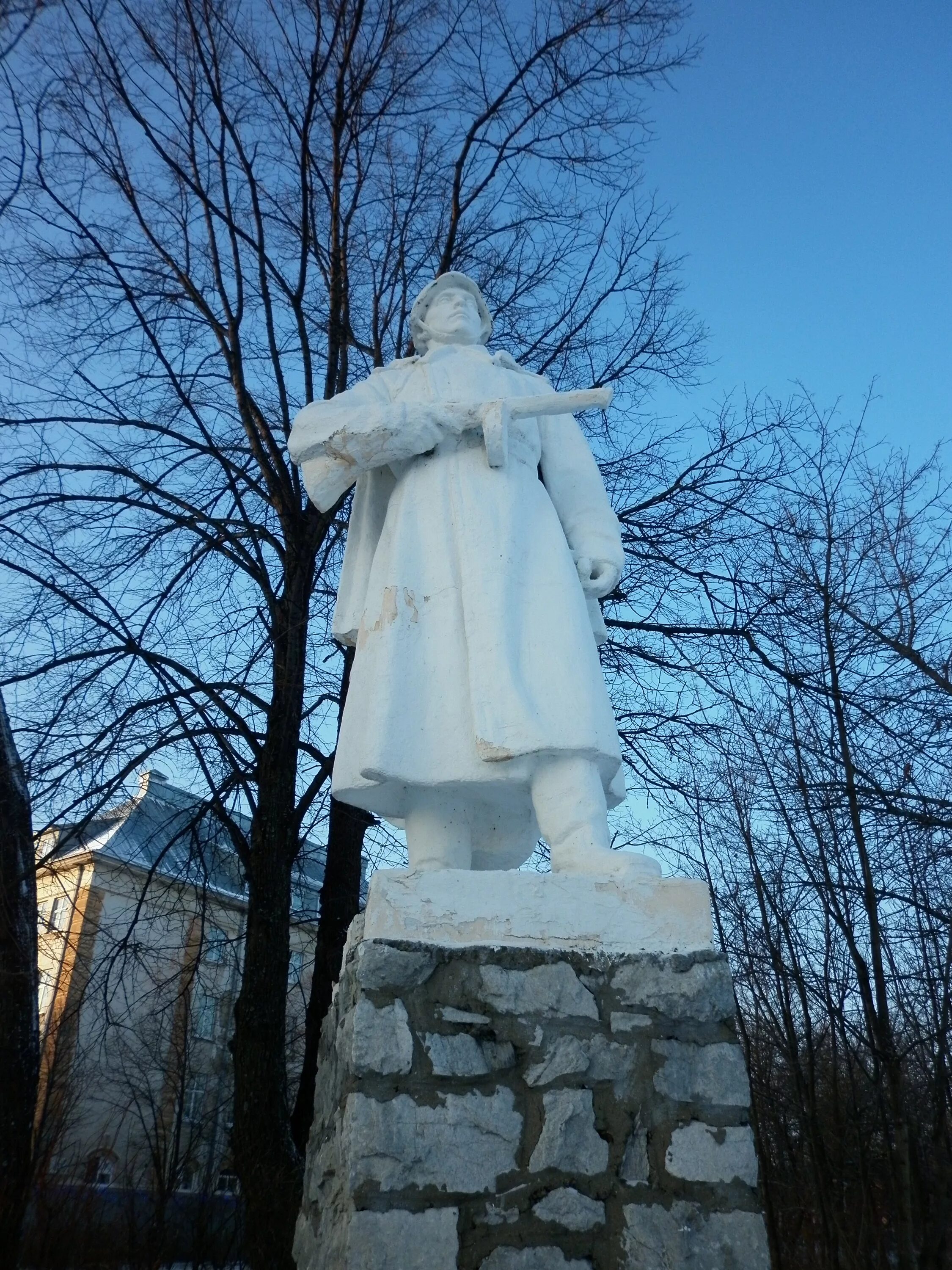 Памятники сортавала. Памятник рунопевцу Сортавала. Памятники в Карелии в Сортавале. Сортавала статуя. Памятники войны Сортавала.