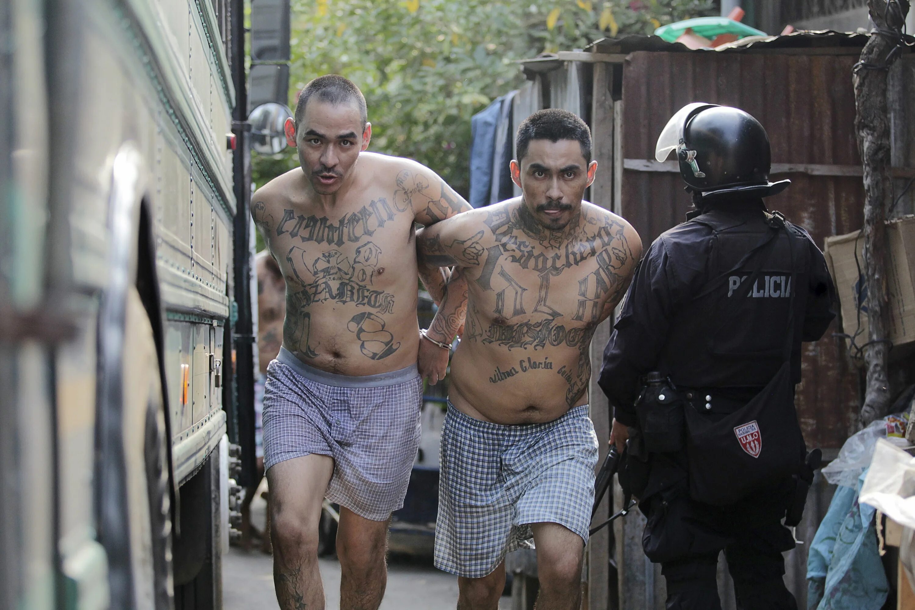 Как живут люди на зоне. Mara Salvatrucha в тюрьме Сан Сальвадор. Уличные группировки.